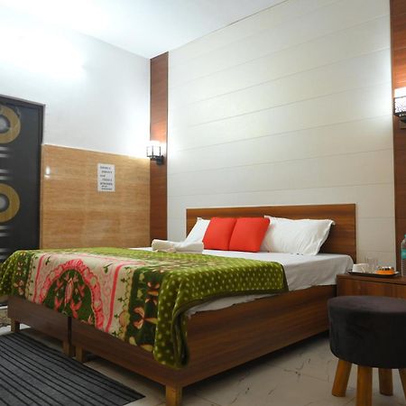 Hotel Starlight Мірут Екстер'єр фото