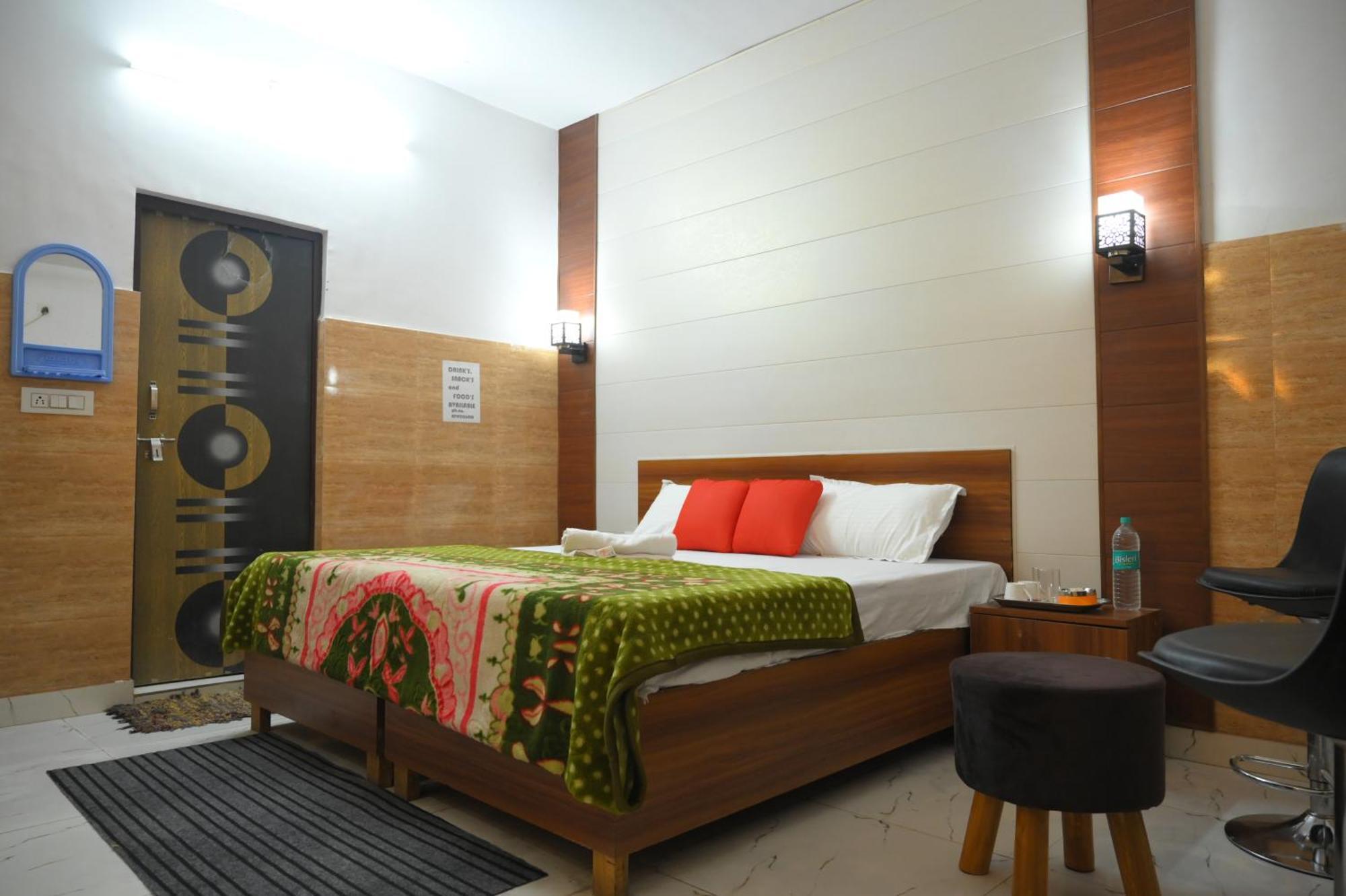 Hotel Starlight Мірут Екстер'єр фото
