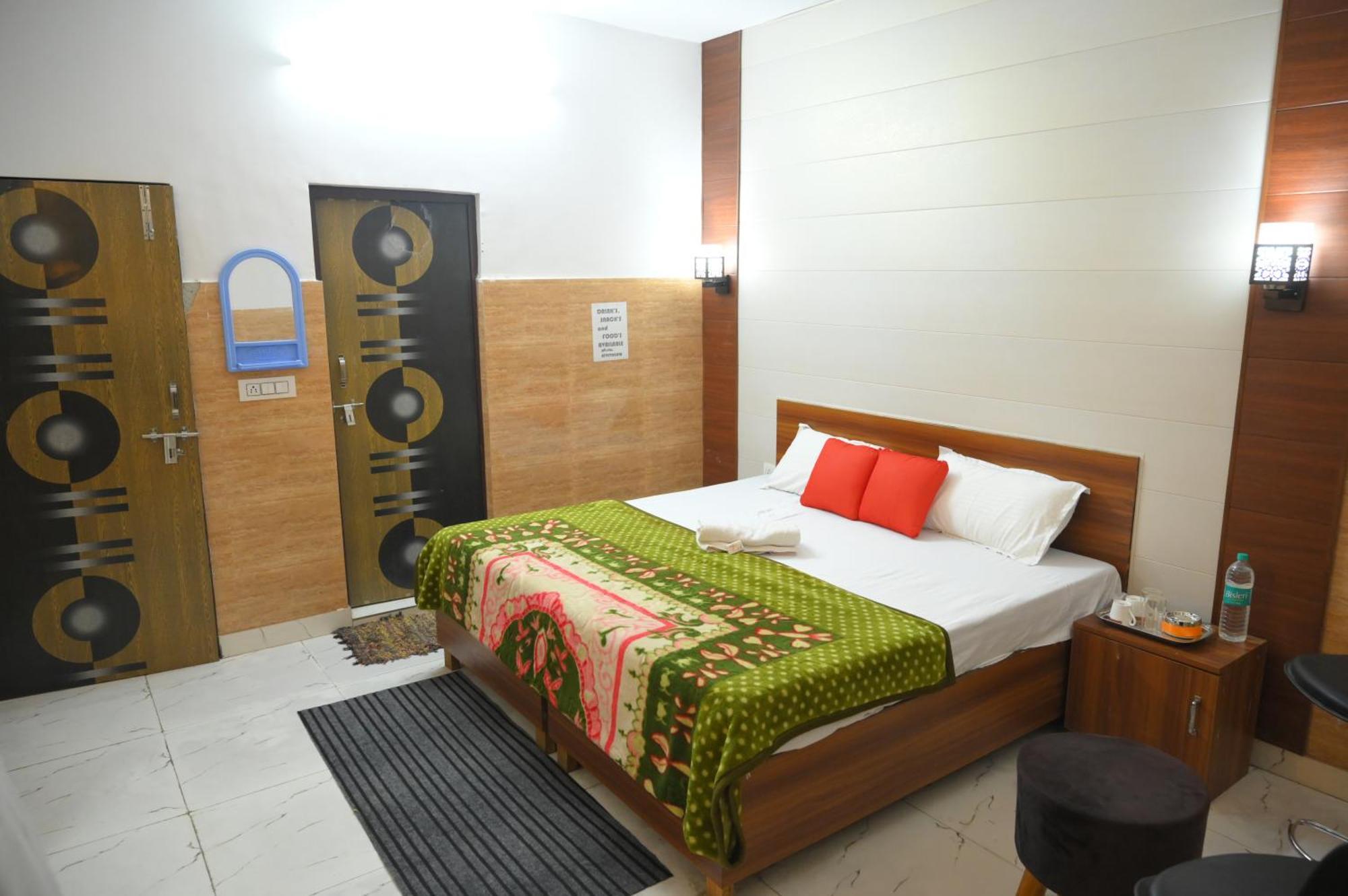 Hotel Starlight Мірут Екстер'єр фото
